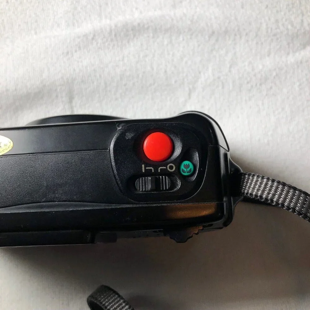 Pentax IQ Zoom 700 35mm film camera ***PARTS ONLY ***